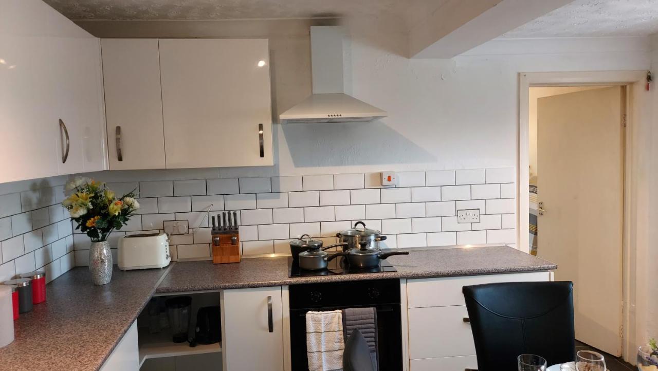 Gillings Villa -Perfect For Long & Short Stays Gillingham  Εξωτερικό φωτογραφία